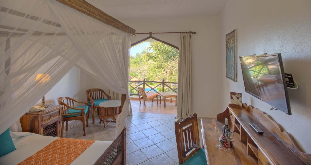 Hotel Bluebay &
