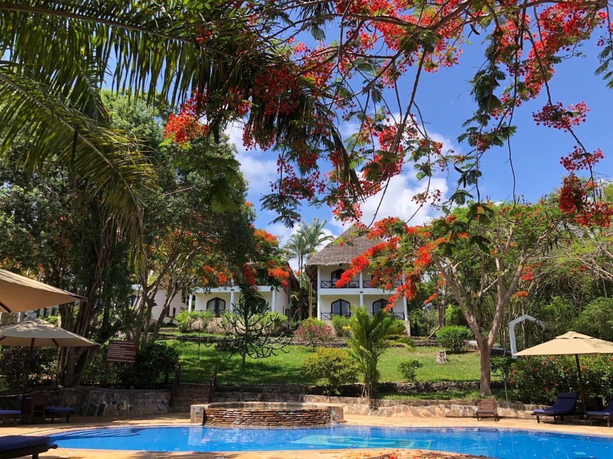 Hotell Bluebay &